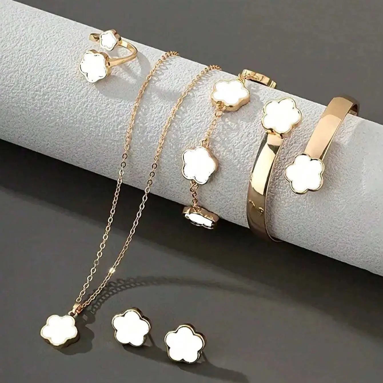 Florales Damen-Set – Komplettschmuck für täglichen Tragekomfort